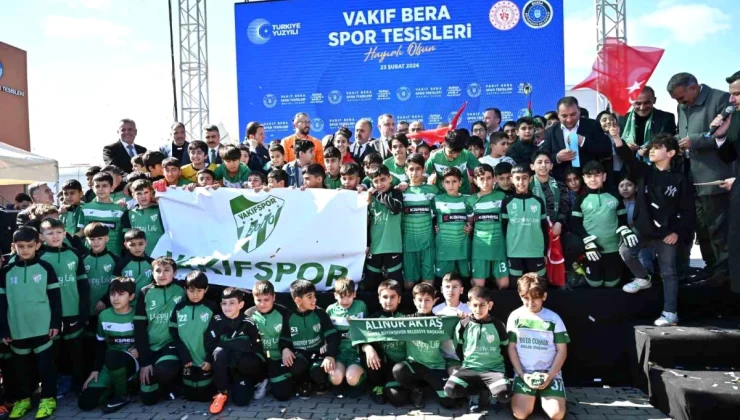 Bursa Büyükşehir Belediyesi tarafından Yıldırım’a kazandırılan Vakıf Bera Kent Parkı’nın spor kompleksi hizmete açıldı