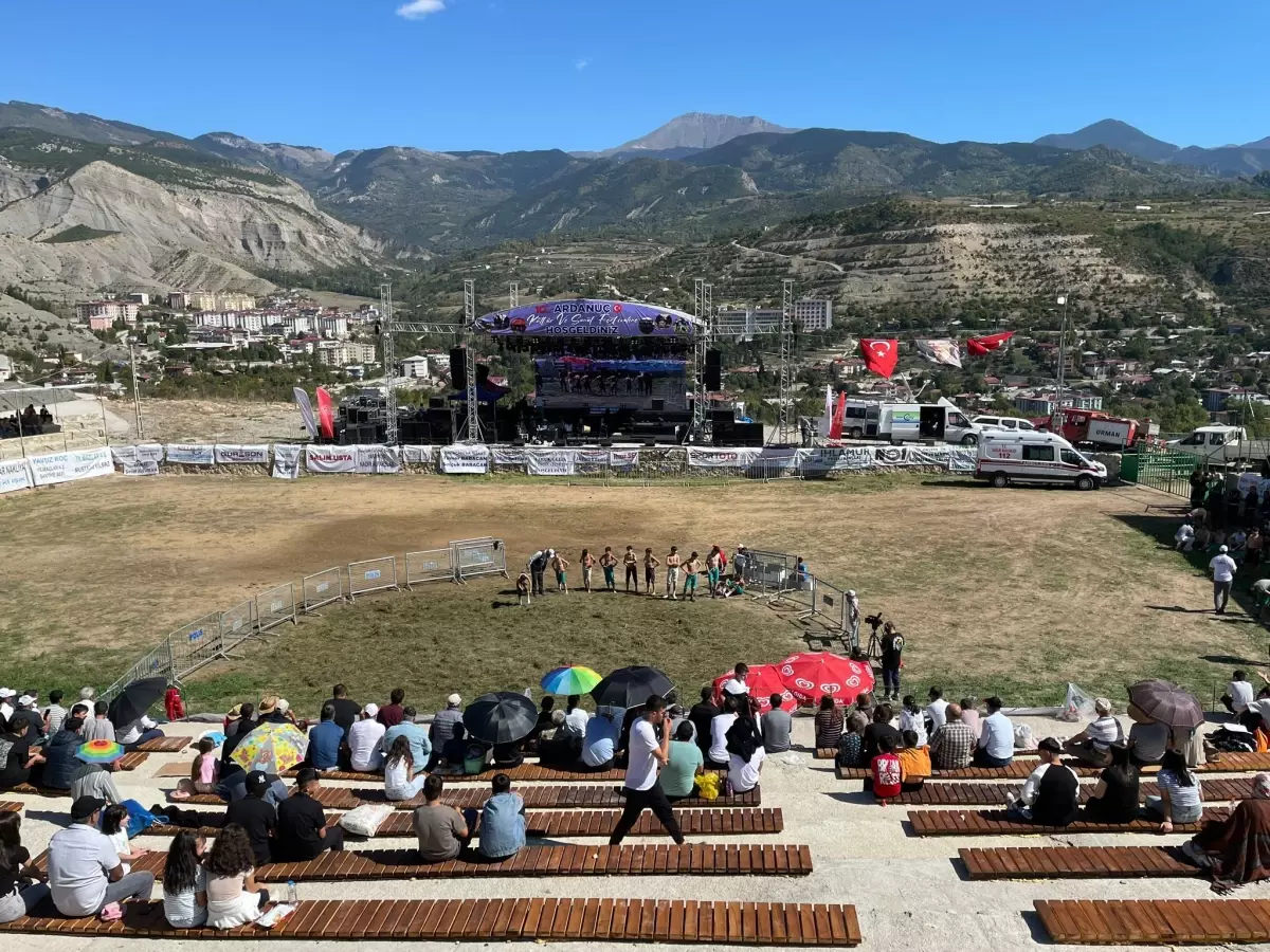 Ardanuç Kültür ve Sanat Festivali’nde Boğa Güreşleri Heyecanı