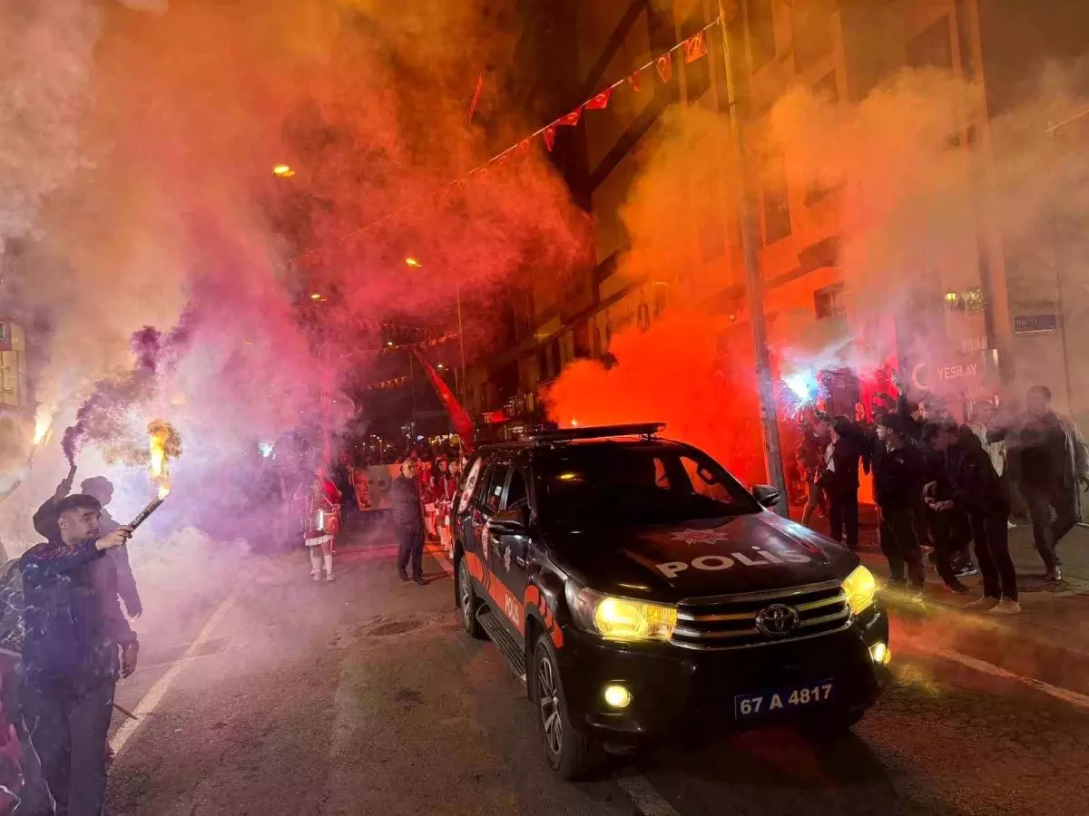 Zonguldak’ta Cumhuriyet Bayramı Fener Alayı Yürüyüşü