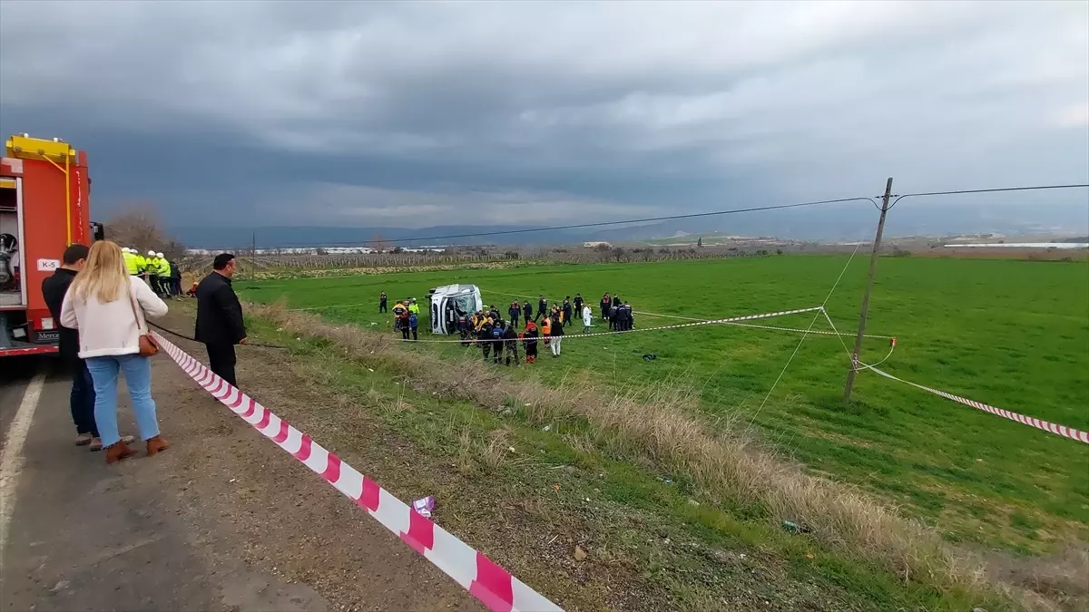 Buldan’da Sporcu Midibüsü Devrildi