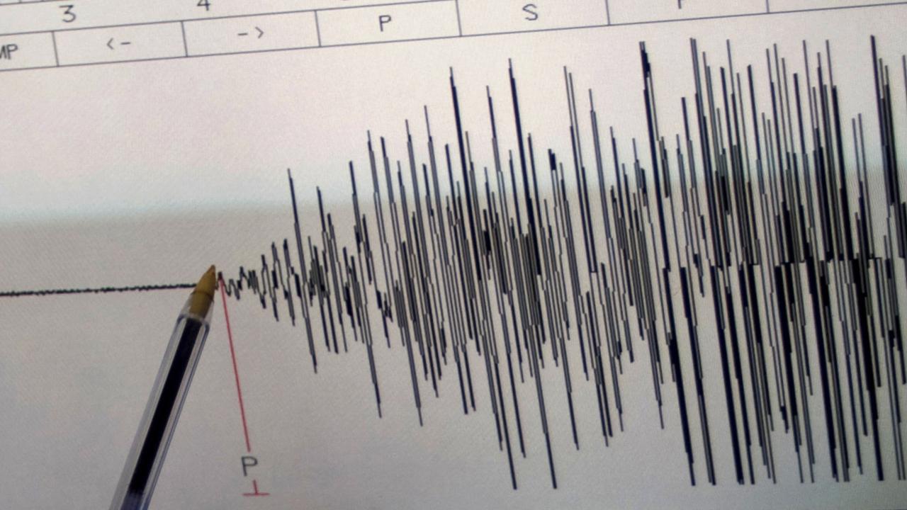 Endonezya’da 6 büyüklüğünde deprem